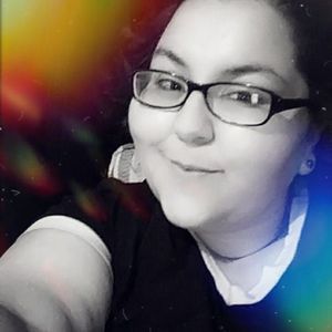 Meet your Posher, Larissa